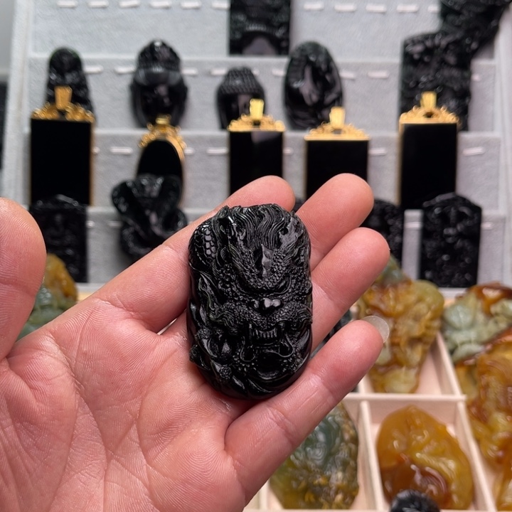 蛇纹石玉颈饰未镶嵌蔡