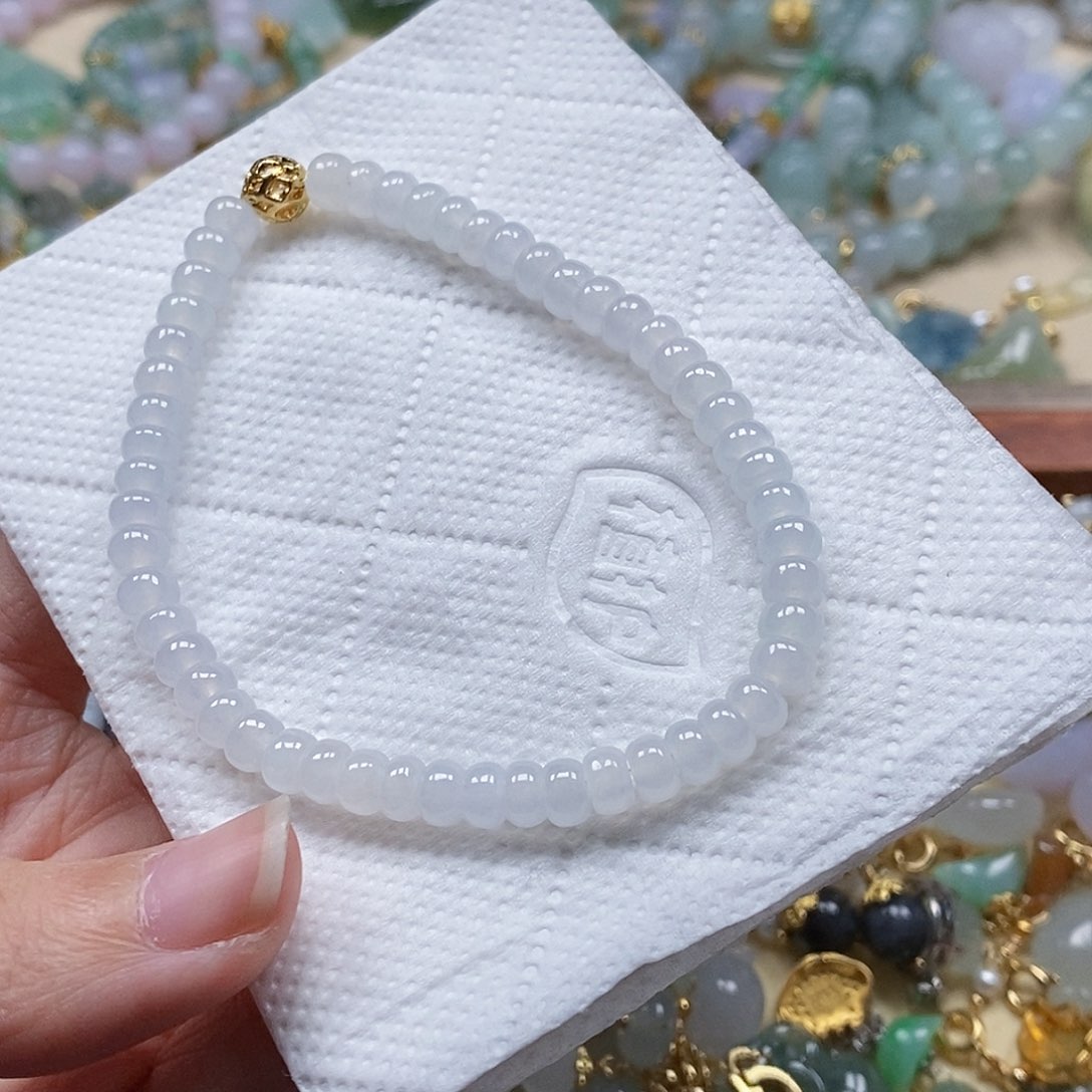 翡翠颈饰未镶嵌雷***?闪