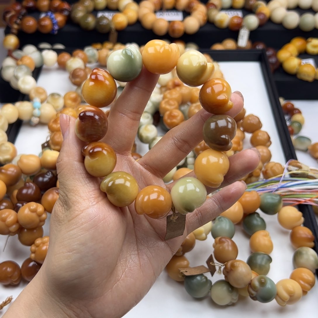 白玉菩提吊坠云文