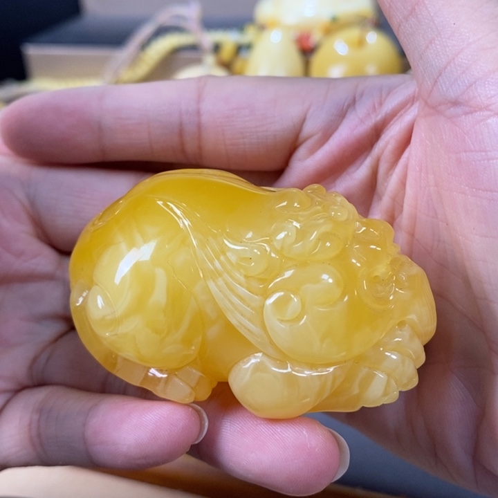 未镶嵌琥珀裸石貔貅