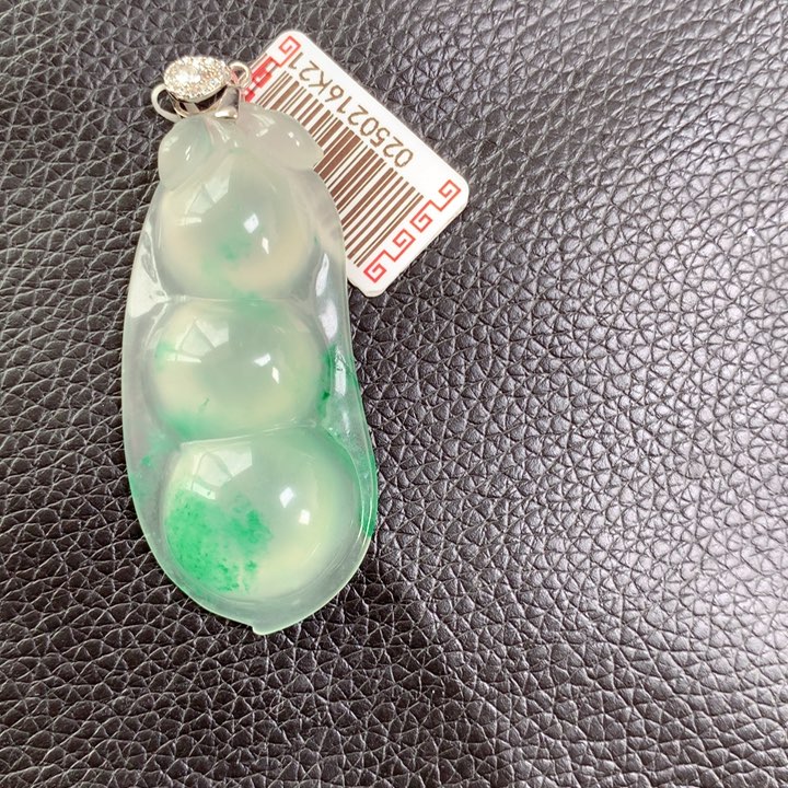 小***、石英质玉福豆未镶嵌吊坠