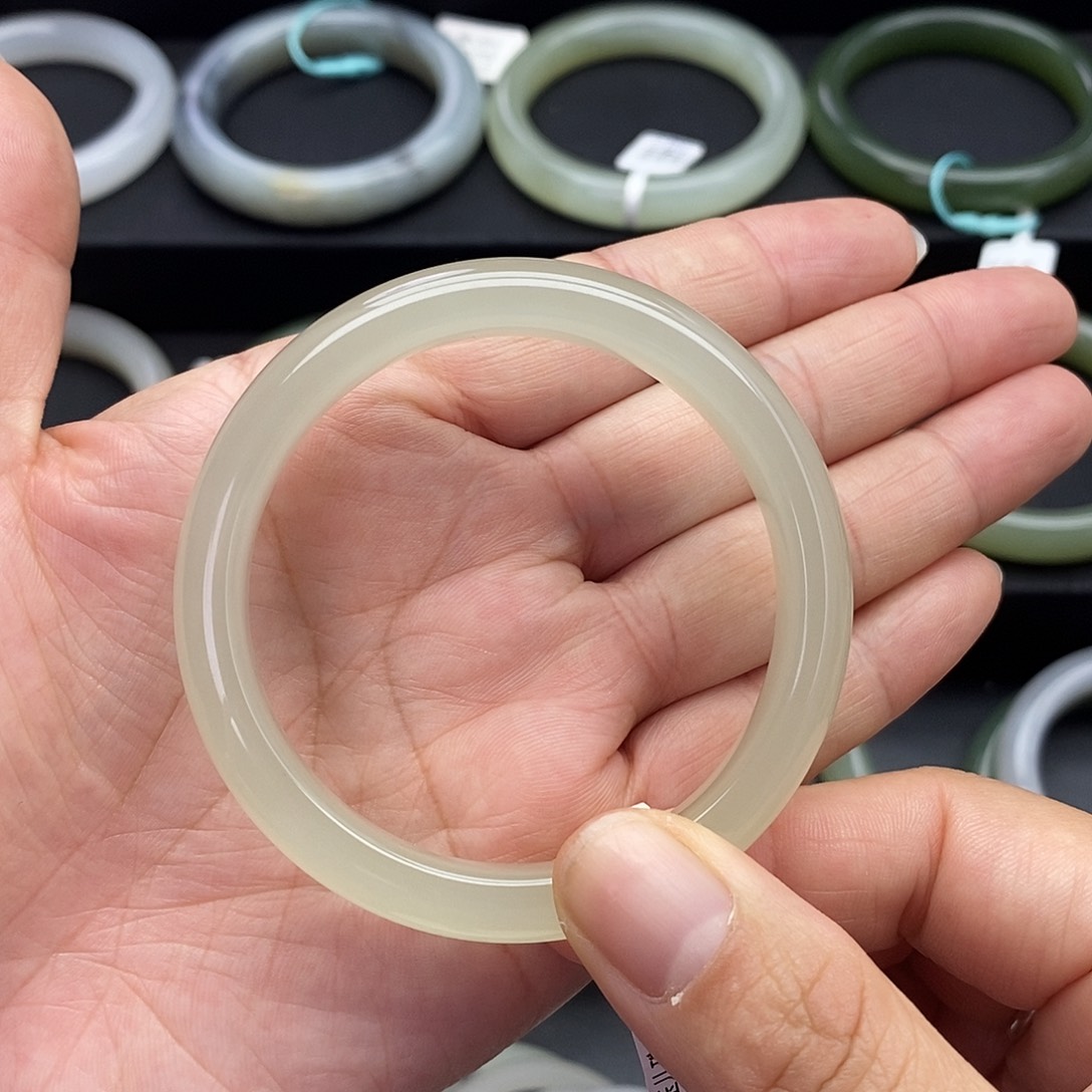 和田玉未镶嵌手镯53.54