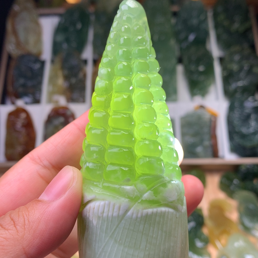 未镶嵌蛇纹石玉手把件玉米