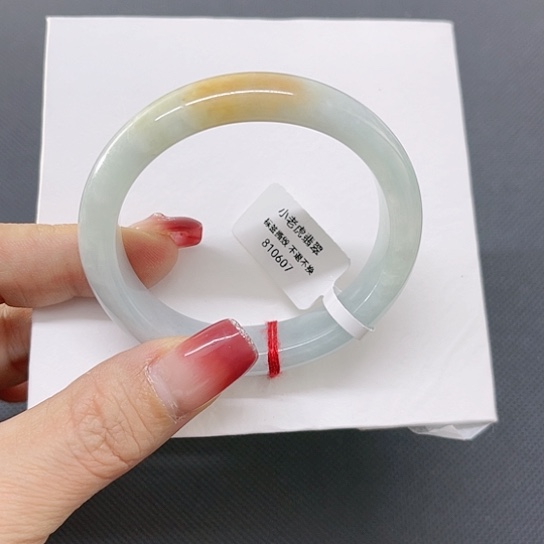 翡翠手镯未镶嵌A货