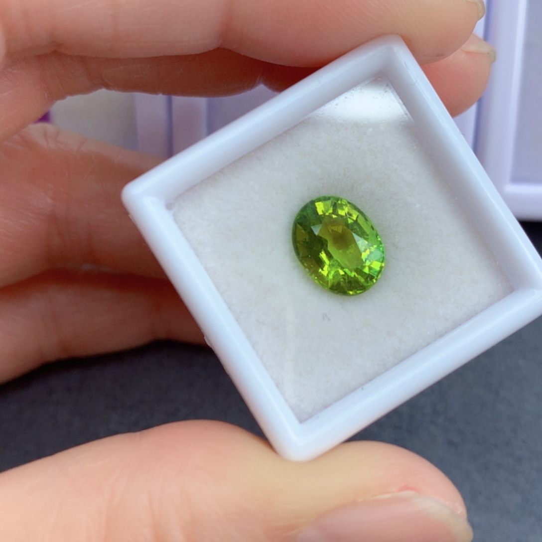 绿色碧玺2.34克拉裸石未镶嵌