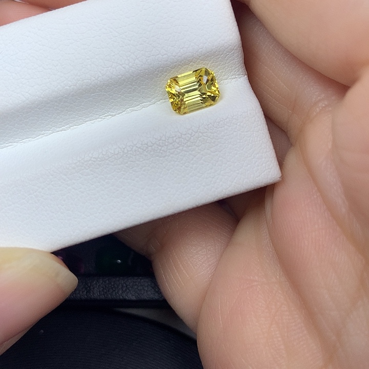 蓝宝石裸石1.55ct黄蓝宝
