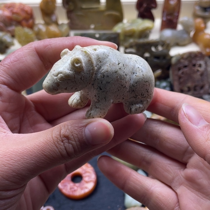 蛇纹石玉未镶嵌颈饰