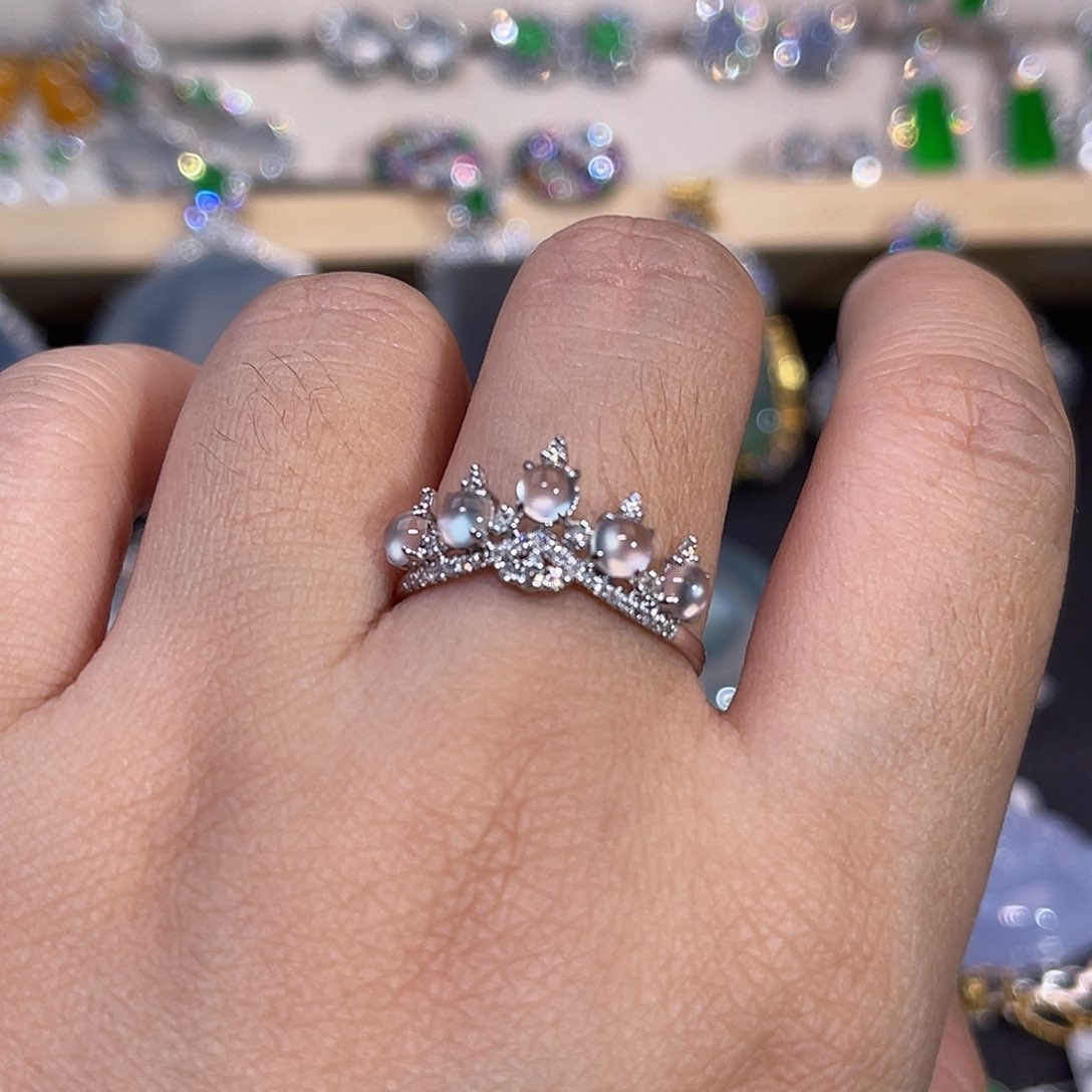 翡翠戒指18K金镶嵌冰蛋皇冠