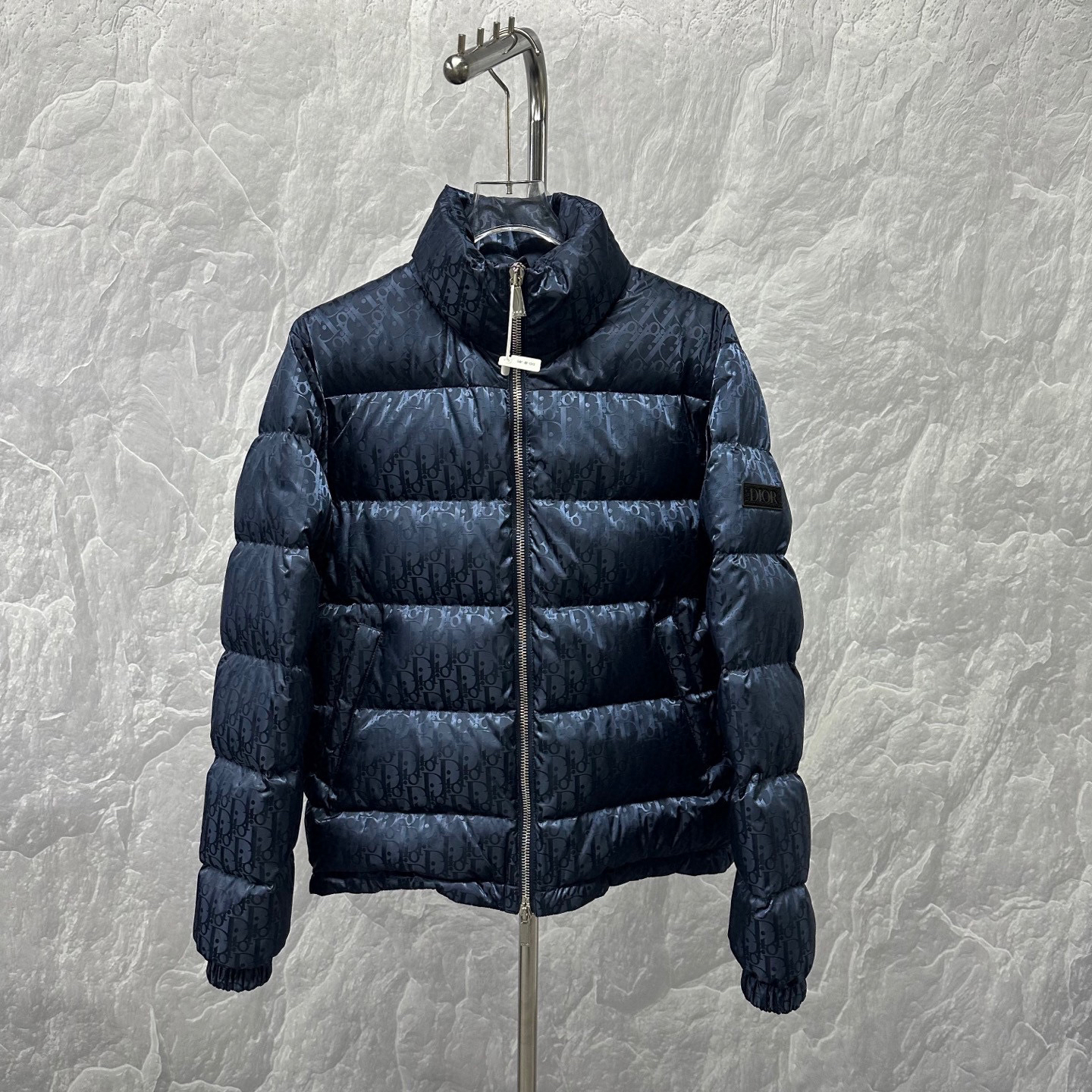 全新未使用 DIOR/迪奥 满印羽绒服 44码 P00463