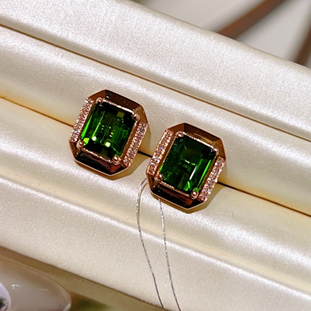 3.47ct 18k金镶嵌碧玺耳饰 3200