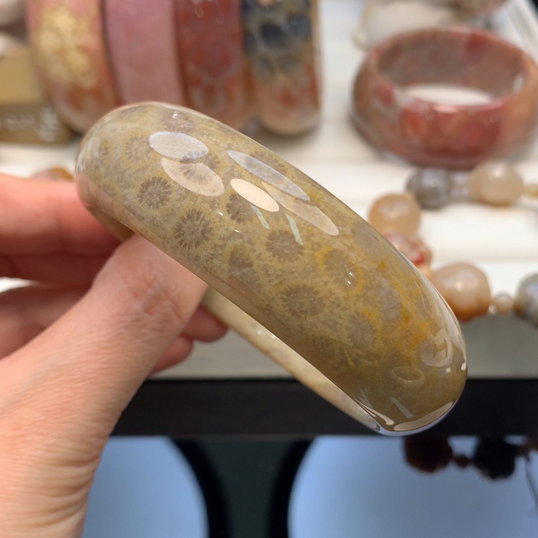 硅化珊瑚（珊瑚玉）手镯未镶嵌61口