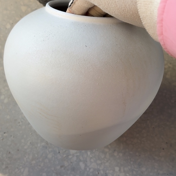 微瑕磨砂白小号高18口径10