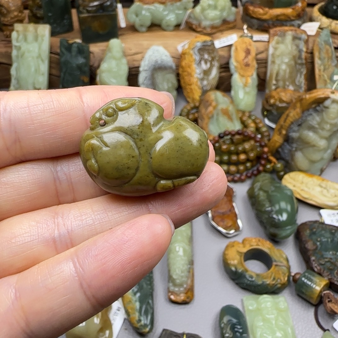 西***塔岫岩河磨玉（透闪石质玉）未镶嵌珠宝奇石