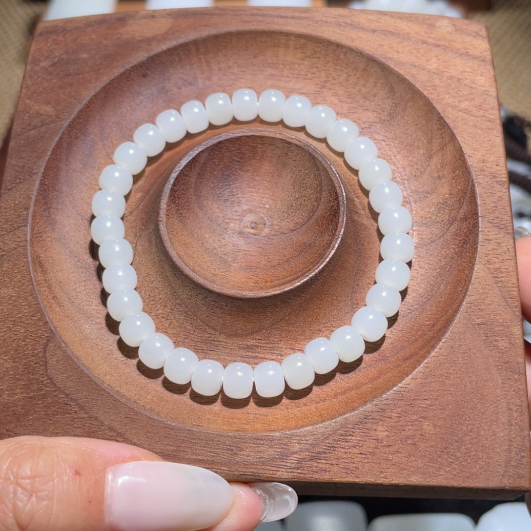 未镶嵌手链和田玉卡6