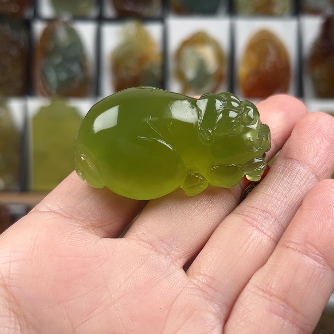 蛇纹石玉颈饰未镶嵌