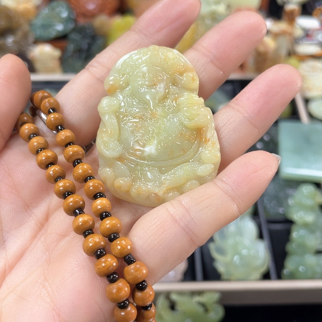 蛇纹石玉颈饰未镶嵌