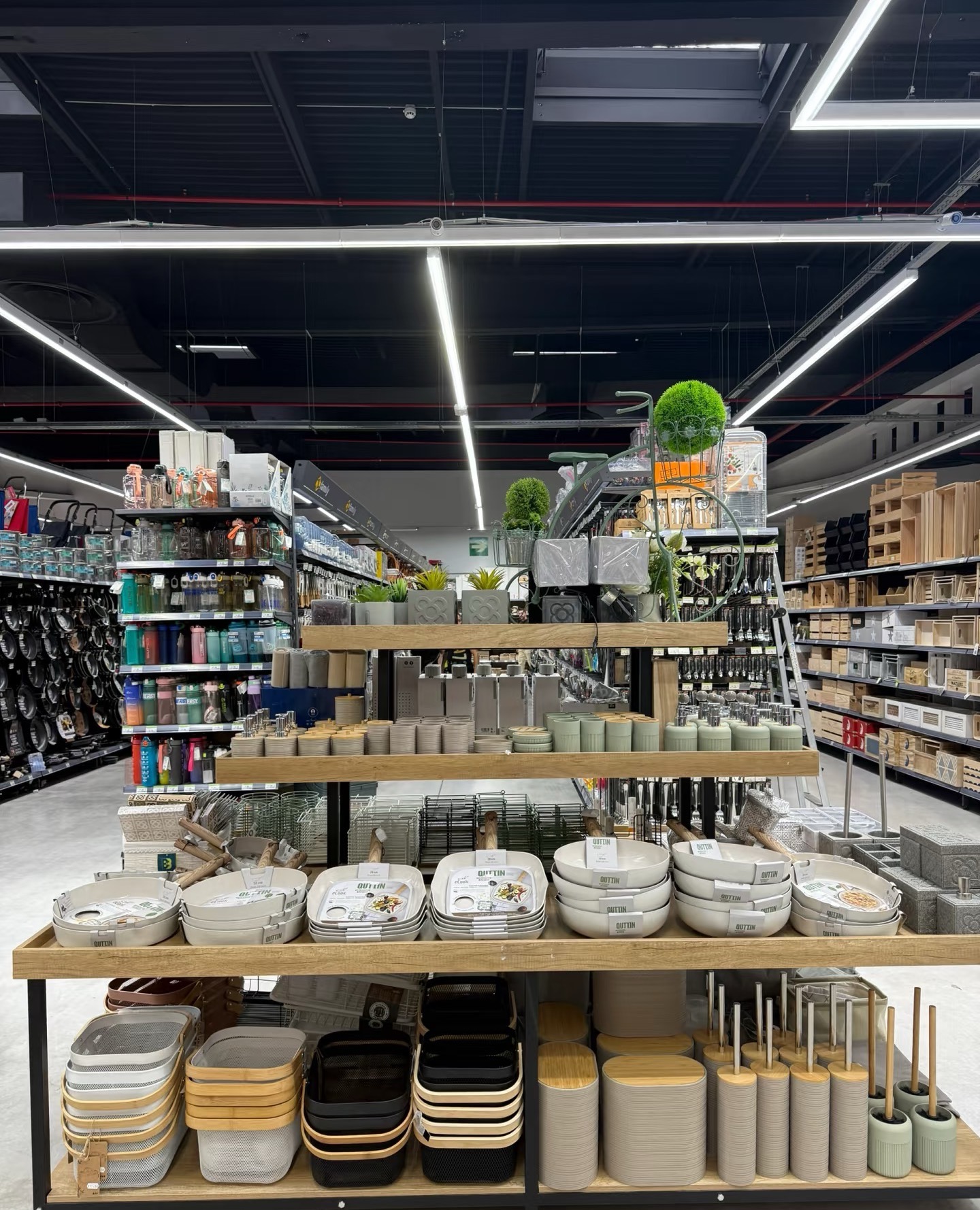 家居日用百货（非马桶刷)