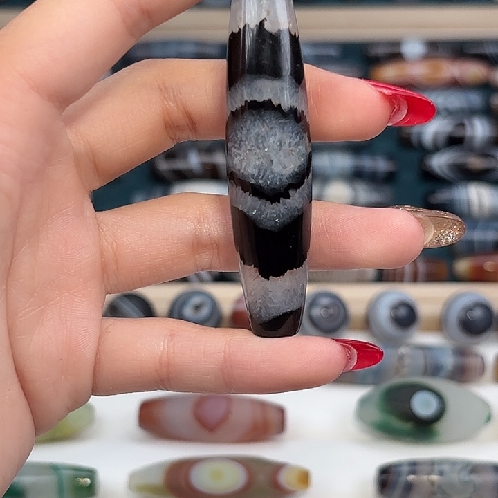 用***9玛瑙/玉髓合金珠宝奇石