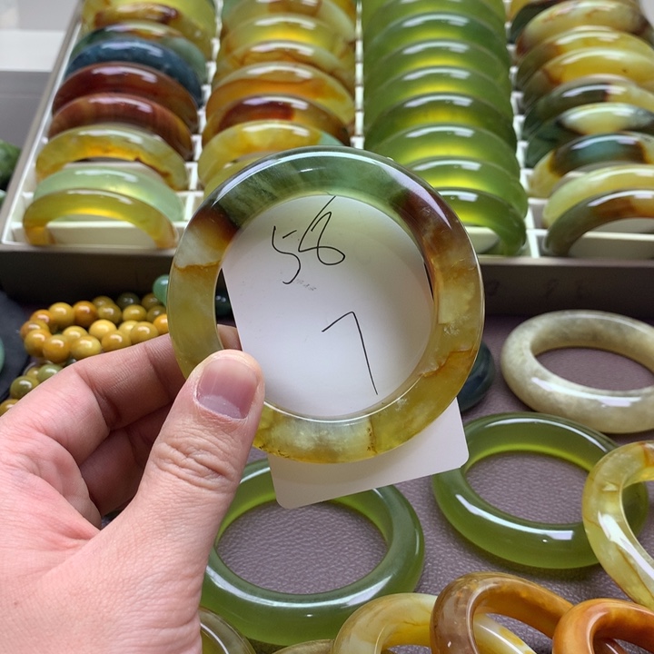 ****九蛇纹石玉未镶嵌手镯