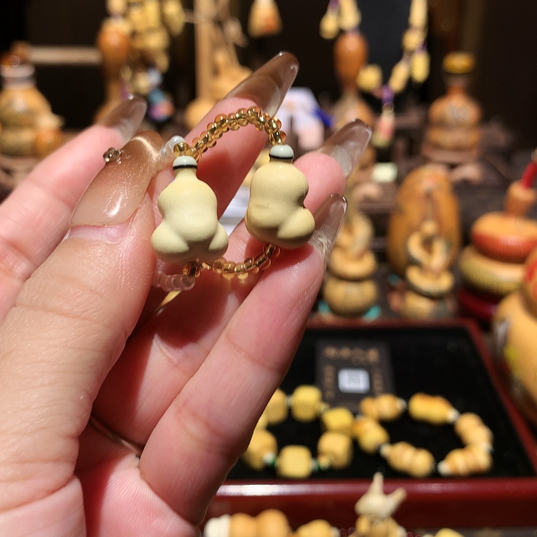 诺***迟大叶紫檀（黑酸枝木类）