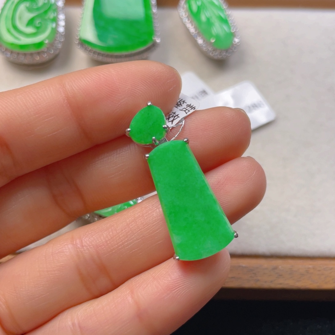翡翠颈饰银S925镶嵌翡翠
