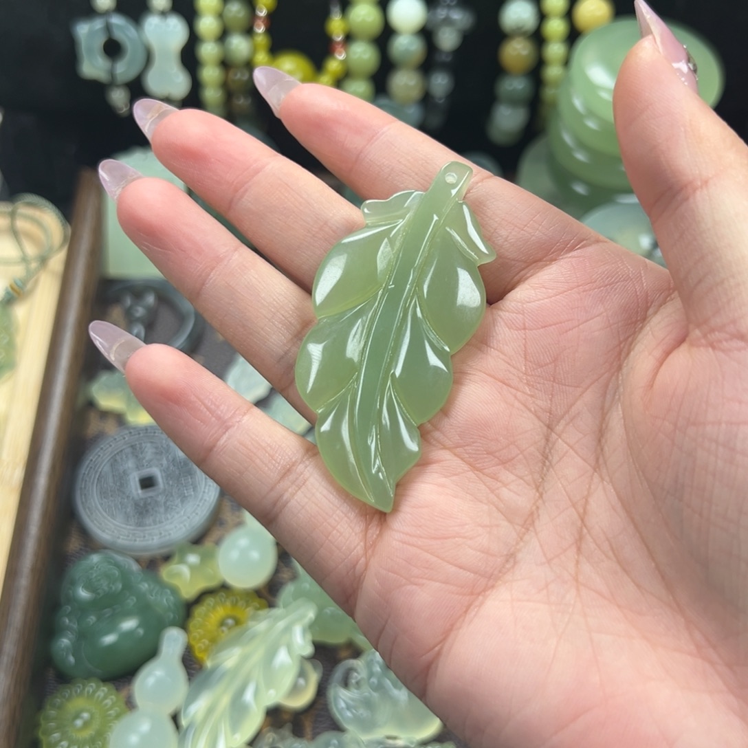 夏***^未镶嵌蛇纹石玉颈饰3