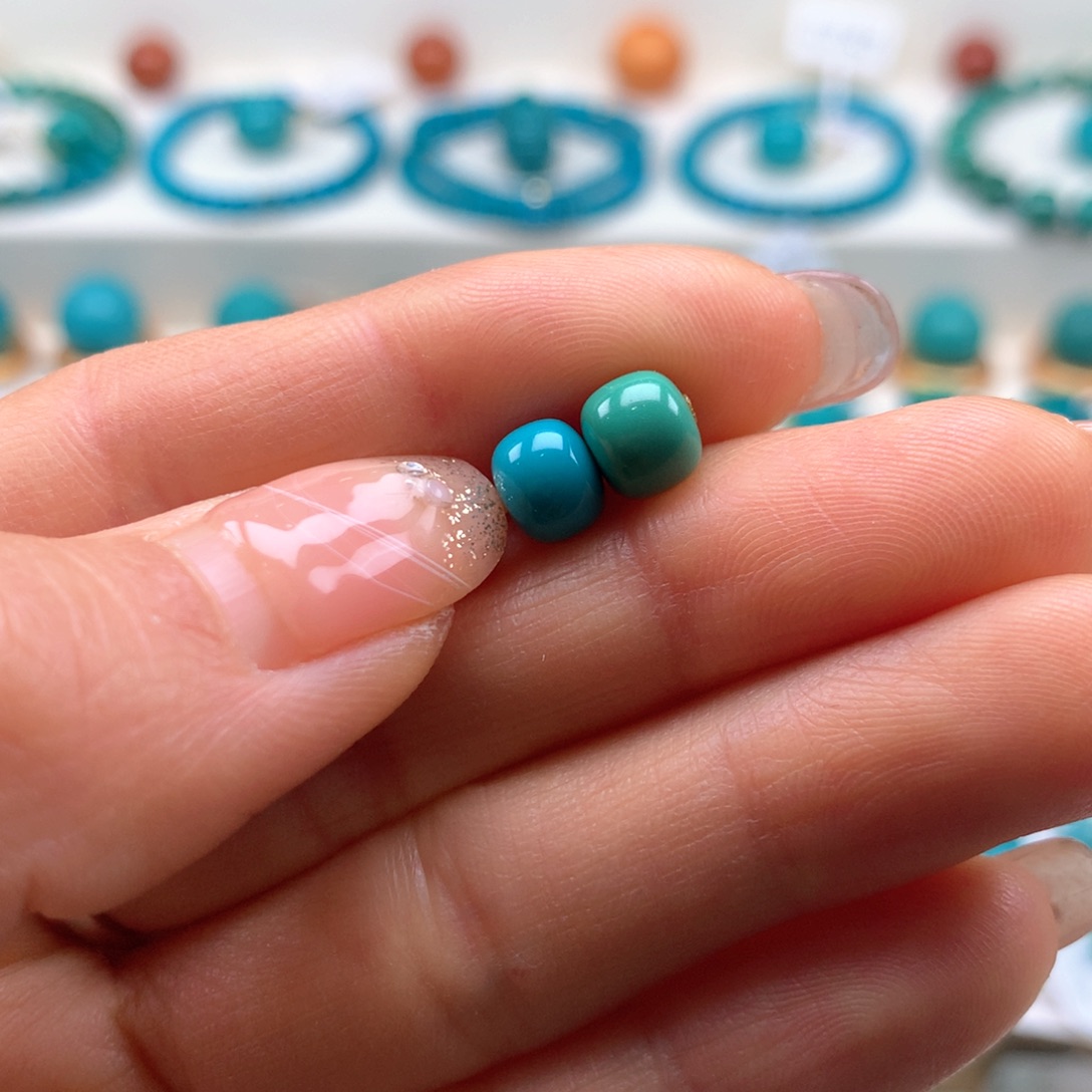 绿松石配饰未镶嵌李***?