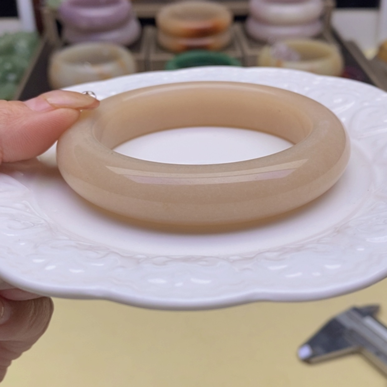 【闪购商品】石英质玉手镯未镶嵌