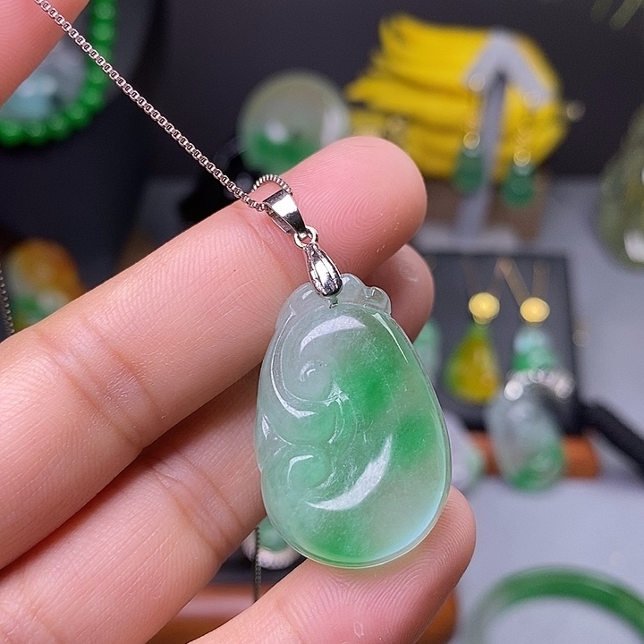 吊坠(赠链)未镶嵌翡翠