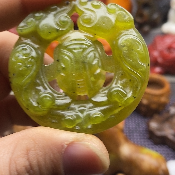 未镶嵌蛇纹石玉颈饰