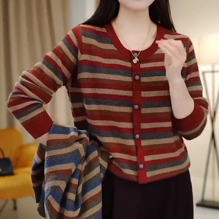 春季新款洋气宽松打底衫减龄上衣女年轻妈妈装长袖圆领条纹针织衫