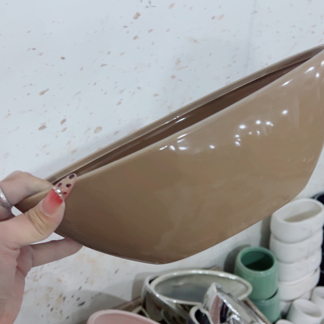 有孔，陶瓷花盆满10米包邮发货。微瑕介意慎拍