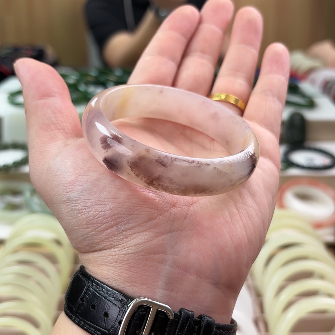 透闪石质玉手镯未镶嵌