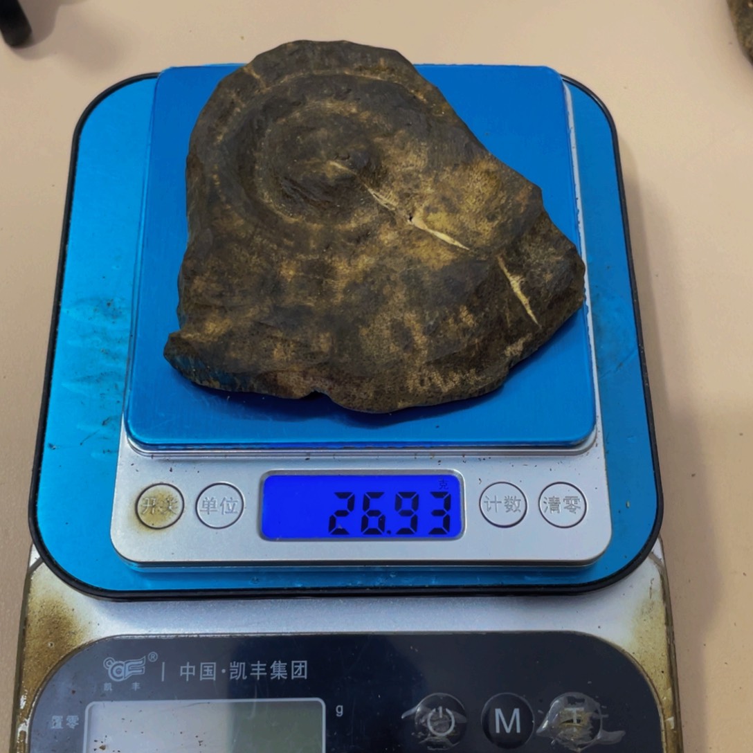 沉香木摆件卷**来紫棋板头26.9克