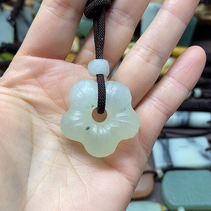 未镶嵌蛇纹石玉颈饰