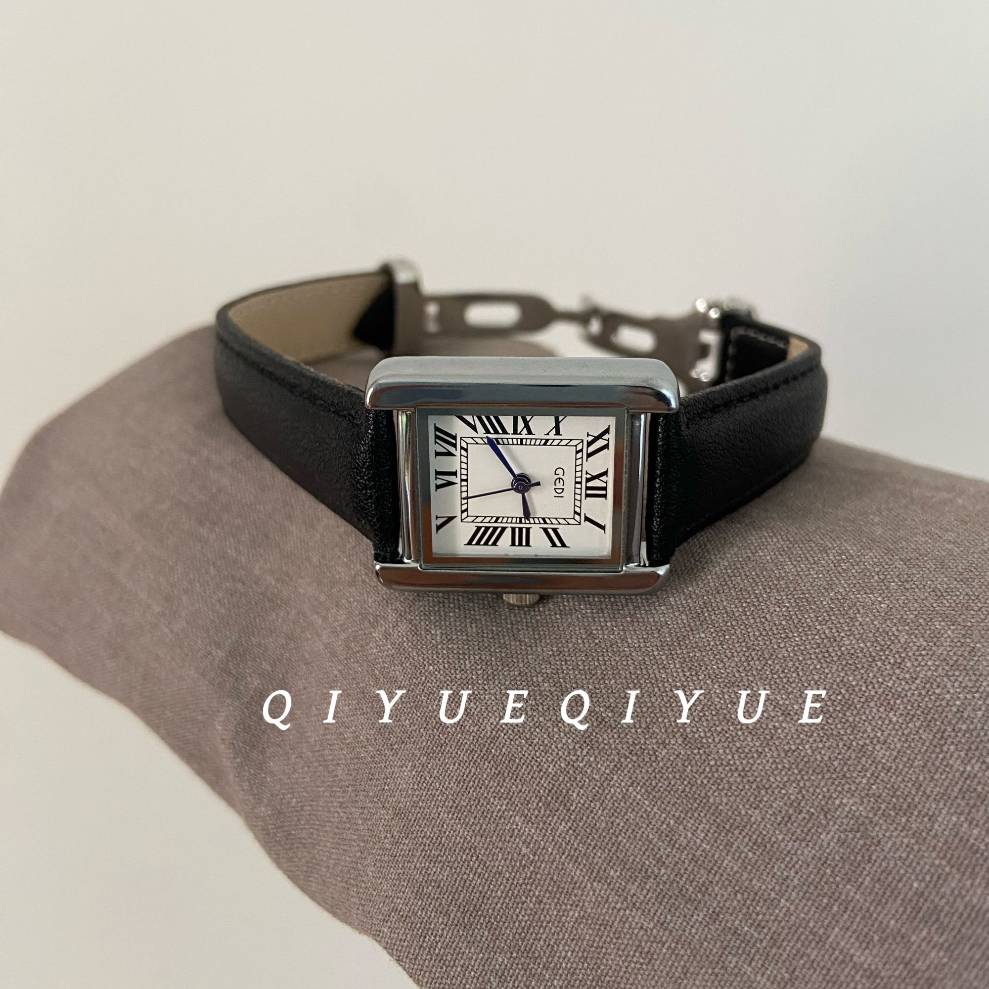 QIYUE 经典《坦克》百搭时尚方形复古石英女表通勤日常