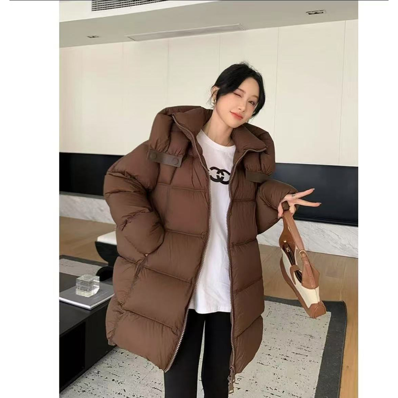 【杭州时尚】90白鹅绒连帽加厚羽绒服女新款中长款宽松保暖外套
