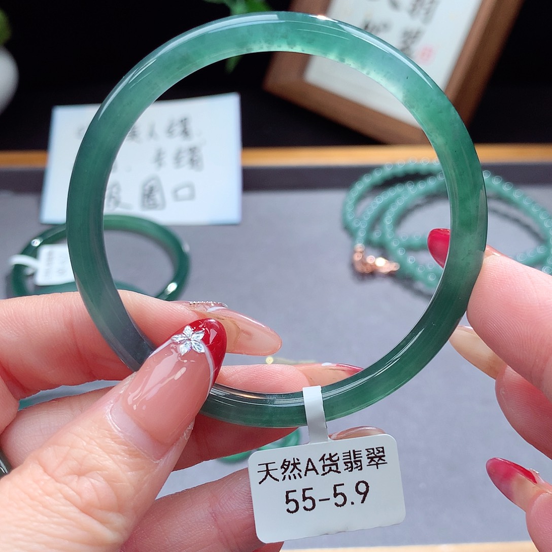 翡翠手镯（圆镯）未镶嵌