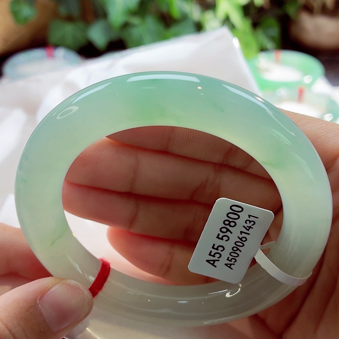 翡翠未镶嵌手镯（圆镯）冰胶芙蓉绿飘花68-04