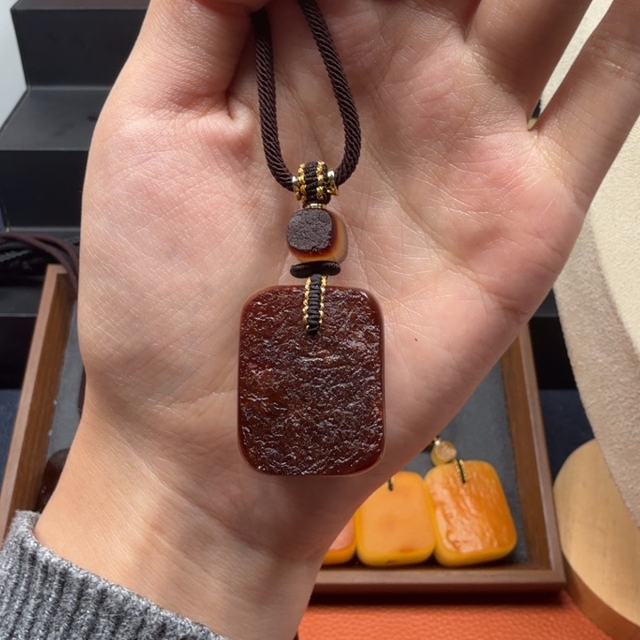 蜜蜡未镶嵌吊坠(赠链)