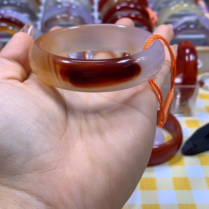 岁***梭玛瑙/玉髓手镯未镶嵌