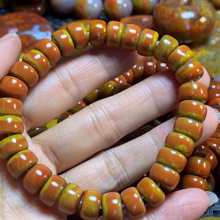 玛瑙/玉髓战国红手串未镶嵌柜**松