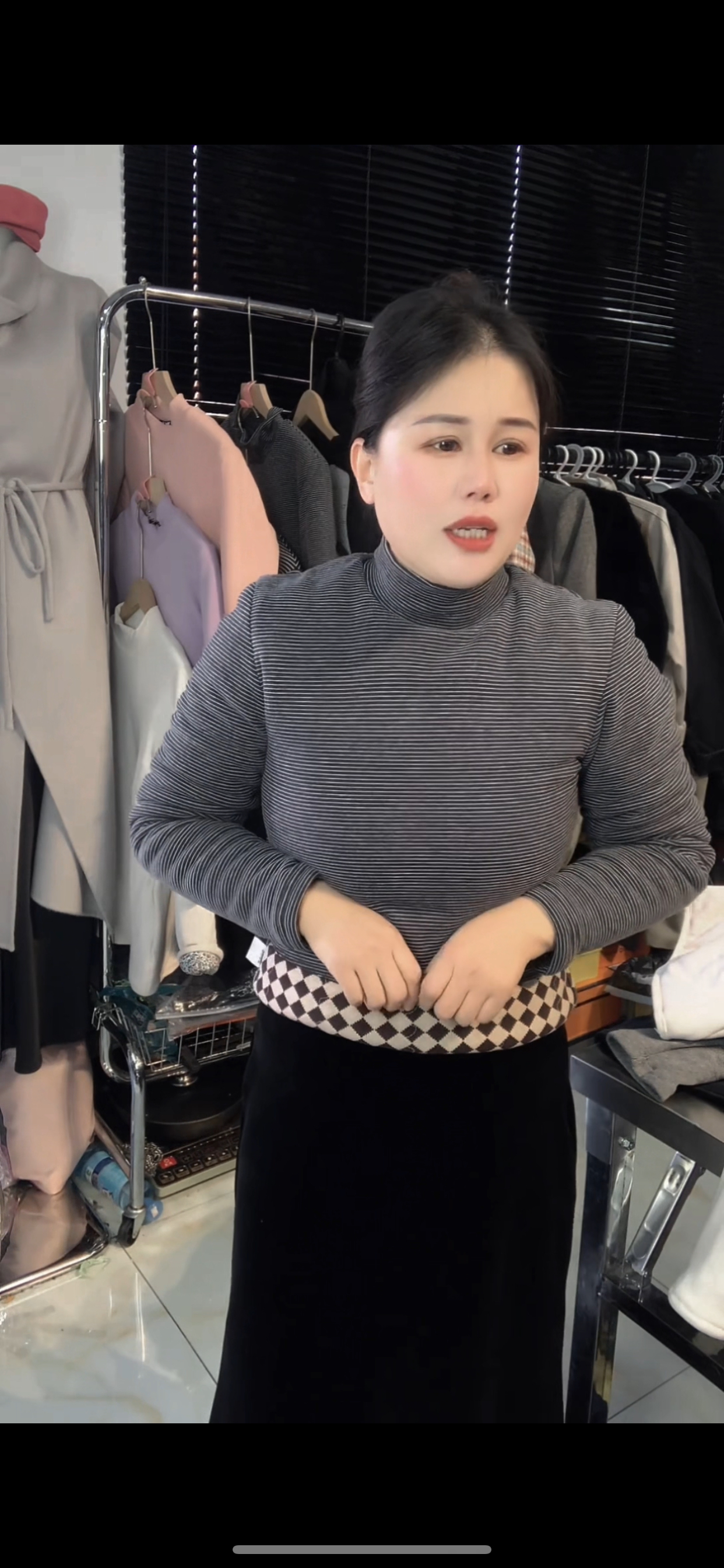 女士 黑白条纹半高领修身套头驼绒棉 棉袄