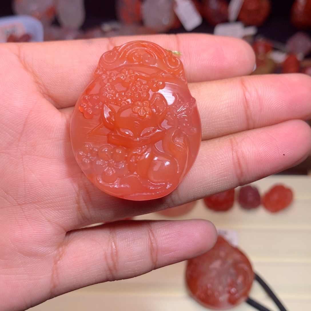 钰***媚南红玛瑙未镶嵌珠宝半成品吊坠