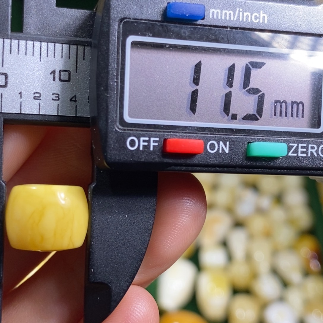 蜜蜡未镶嵌裸石配饰