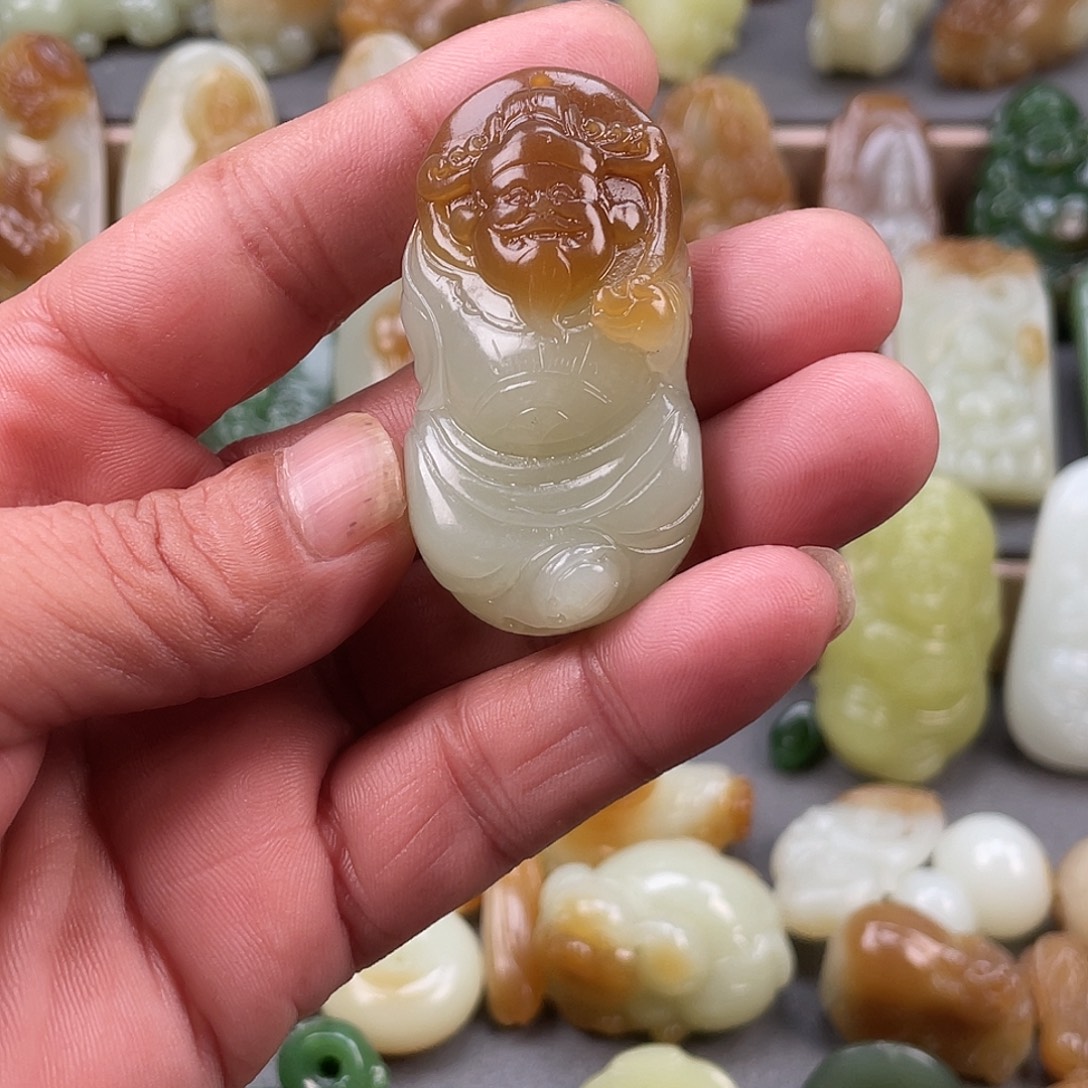 长***晴和田玉未镶嵌颈饰