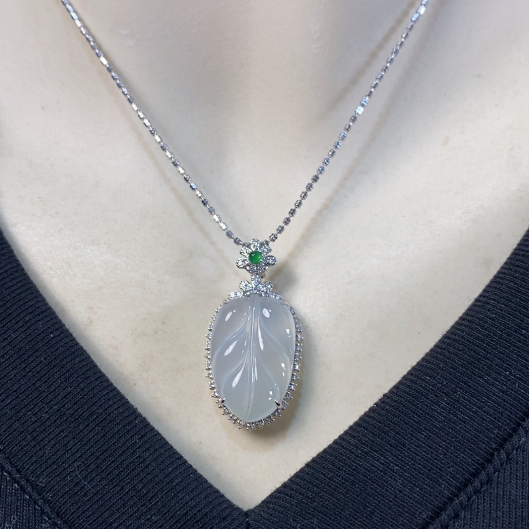 翡翠吊坠(赠链)18K金镶嵌