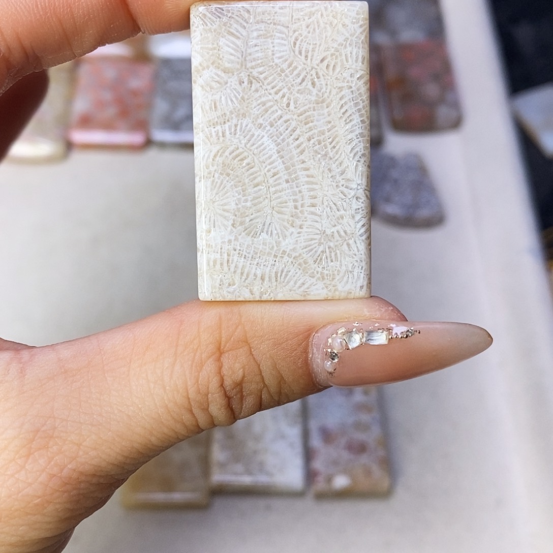 合金颈饰硅化玉T***y