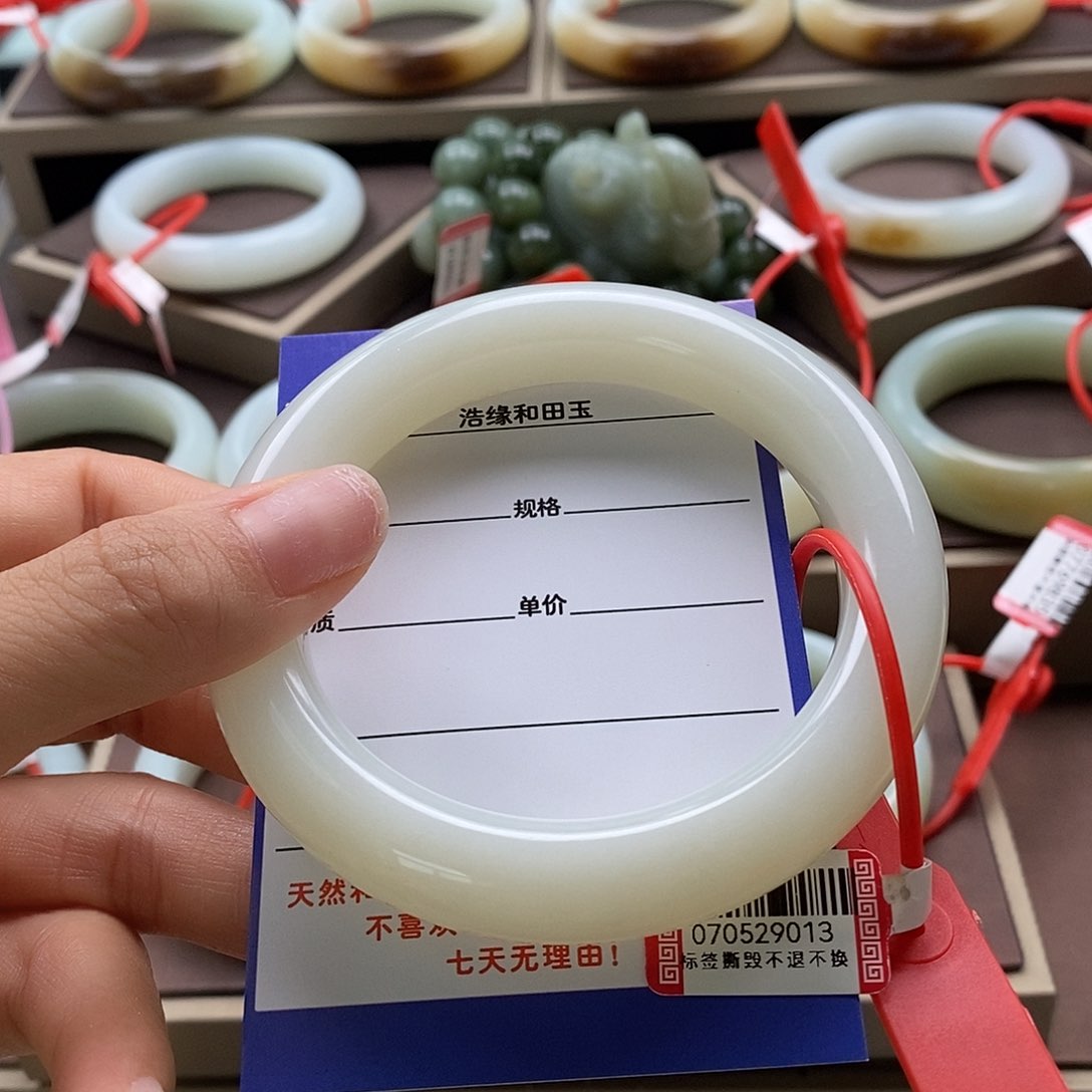 和田玉手镯未镶嵌枫*
