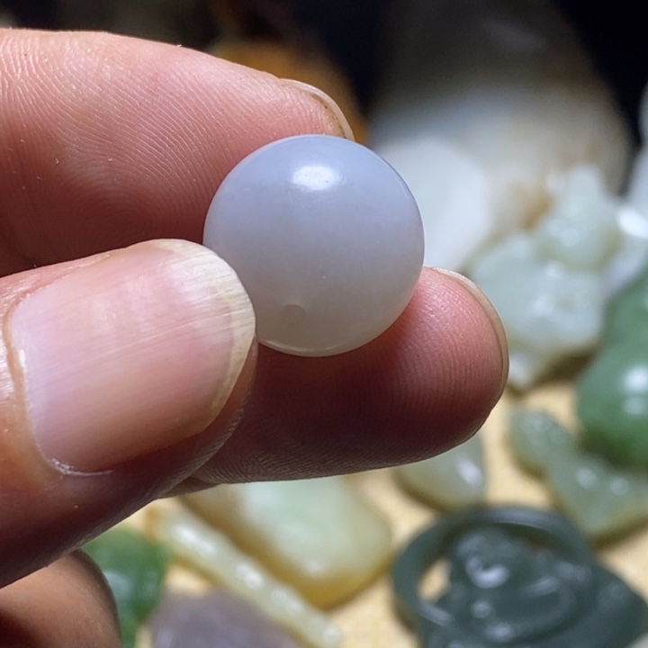 和田玉（糖玉）未镶嵌颈饰土**卖